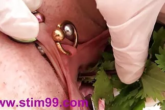 أمي ذات الثدي من الحجم الخامس تقفز على وخز رجل وسيم وتأخذه من خده. افلام سكسي مترجم للعربية