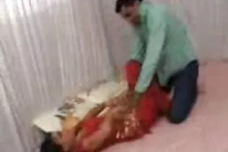قامت امرأة سمراء شابة بتخفيض سراويلها الداخلية وخلعت فستان مواقع سكسي مترجم عربي الشمس الخاص بها من أجل الإباحية محلية الصنع في الطبيعة