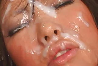 اثنين من الجمال سمراء أعطت الرجل الأصلع الجنس الجماعي والنشوة سكسي عربي اجنبي الجنسية.