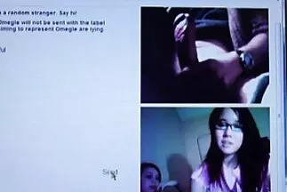 أشقر في سراويل افلام سكسي اجنبي مترجم الدانتيل يرضي رجل وسيم نائم.