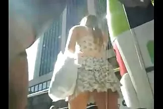 رجل بالغ يمارس الجنس مع عاهرة جميلة عمرها عشرين عامًا بين ساقيها فلم سكسي مترجم للعربية