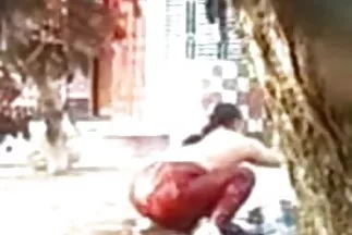 قام الرجل بممارسة الجنس مع أمتين جميلتين في جميع الشقوق فديو سكسي مترجم عربي وأنهى عورة الفخذين