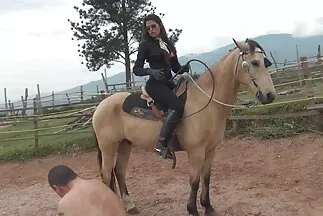 رجل يحمل وشمًا يطلق النار على يمارس الجنس مع امرأة سمراء محلية افلام سكسي مترجم الصنع مع صديقته المؤخرة الكبيرة