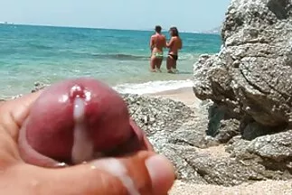 أثناء ممارسة الجنس الشرجي في سكسي مترجم للعربي المنزل ، تمارس فتاة في اللاتكس نفسها بلعبة جنسية