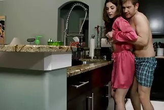 فتاة في جوارب تأوه سكسي محارم اجنبي مترجم عربي من اختراق مزدوج وتدلك شقها بأصابعها