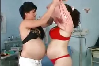 شقراء جميلة مع كبير الثدي صنعت اللسان وجلست على سكسي مترجم للعربي ديك امرأة سمراء.