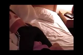 تمارس الأم وابنتها الصغيرة الجنس الجماعي سكسي اجنبي مترجم عربي مع رجل