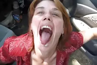 فتاة صغيرة ذات سيقان طويلة تنشر ساقيها من أجل الشرج فيلم سكسي اجنبي مترجم العميق