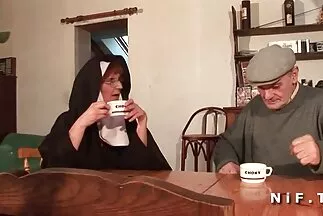 ثلاثة سكسي اجنبي مترجم عربي مثليات يحبون الجنس بين الأعراق ويمارسون الجنس مع بعضهم البعض مع strapons