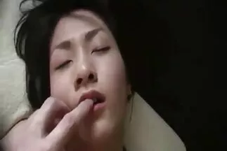 أثارت من الاستمناء فلم سكسي مترجم عربي فتاة في جوارب مزروعة على عضو من رجل ملتح.