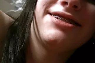 بدلاً سكسي محارم اجنبي مترجم من تعلم العزف على البيانو ، يضرب رجل الجار النحيف مع قضيب كبير مع شاعر المليون