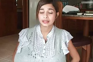 ليرا لوكهارت بقبعة مشعرة في المكتب تمنح زميلها مصًا سكسيمترجم عربي عميقًا