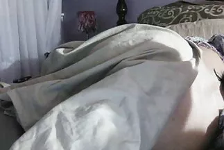 ثلاثة افلام سكسي مترجم للعربي لطيفون من فضلك رجل واحد مع مجموعة الجنس على الأرض أمام شجرة عيد الميلاد.