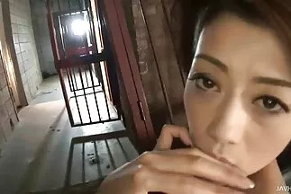 شقراء ذات مؤخرة كبيرة تمارس الجنس مع اثنين من السود في دائرة سكسي أجنبي مترجم