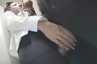 الأم ذات الثدي الكبير فديو سكسي مترجم عربي على الأريكة مؤطرة بوسها للضرب
