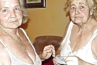 شقراء شابة بعد اللسان تقفز على رجل سكسي مترجم للعربية عاطفي.