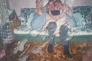 بعد أن أنزل سرواله وسحب فلم سكسي مترجم للعربية قضيبه المنتصب ، أجبر مفتول العضلات الشقراء على عمل اللسان.